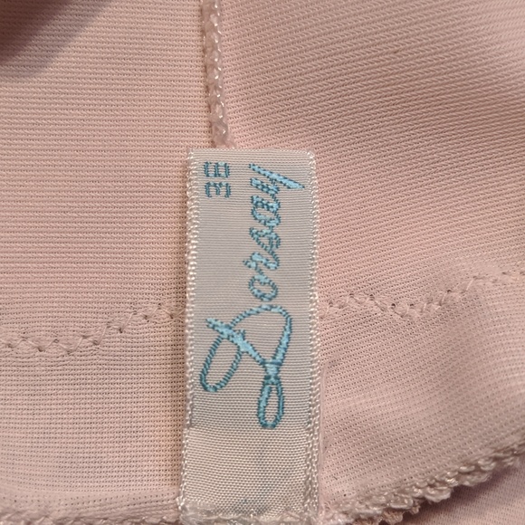 Vintage light pink dress slip with lace trim on bodice and hem by Dorsay - Picture 8 of 8